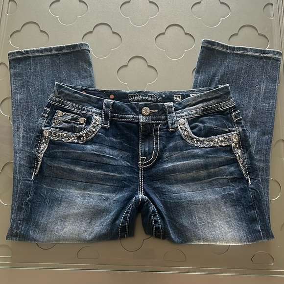 MISS ME Women’s Mid Rise Easy Crop Embellished Jeans, size 27 - Picture 2 of 16